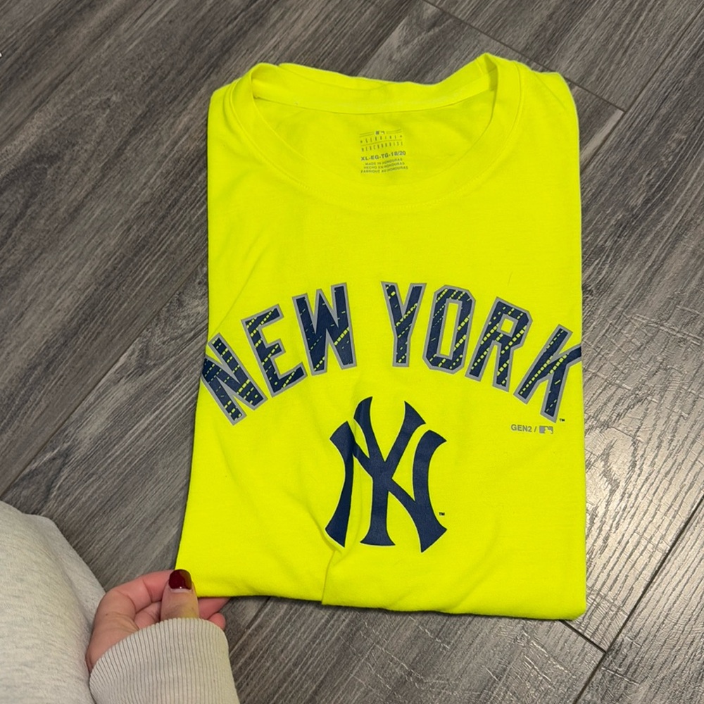 Youth Yankees Tee